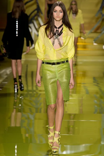 Look 25